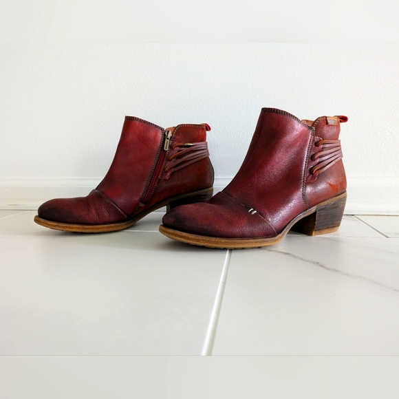 Boots - Picture 1 of 7